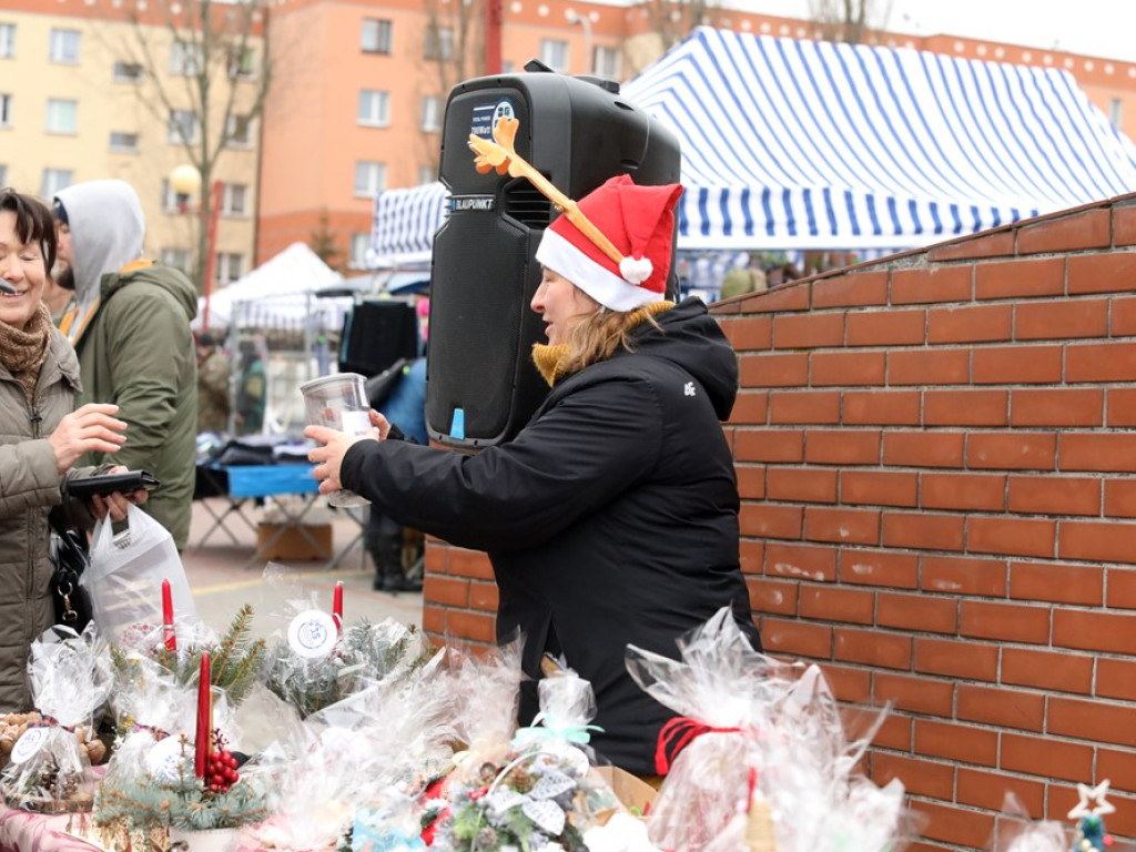 Świąteczny kiermasz i szczytny cel akcji na targowisku [ZDJĘCIA]