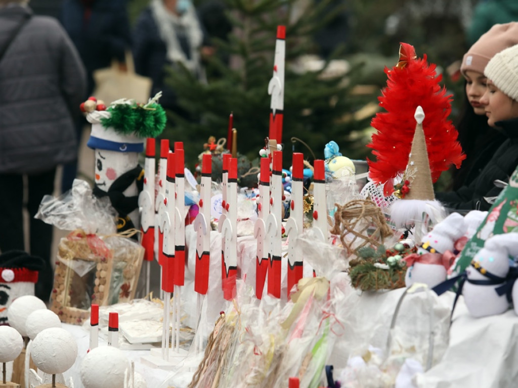 Świąteczny kiermasz i szczytny cel akcji na targowisku [ZDJĘCIA]