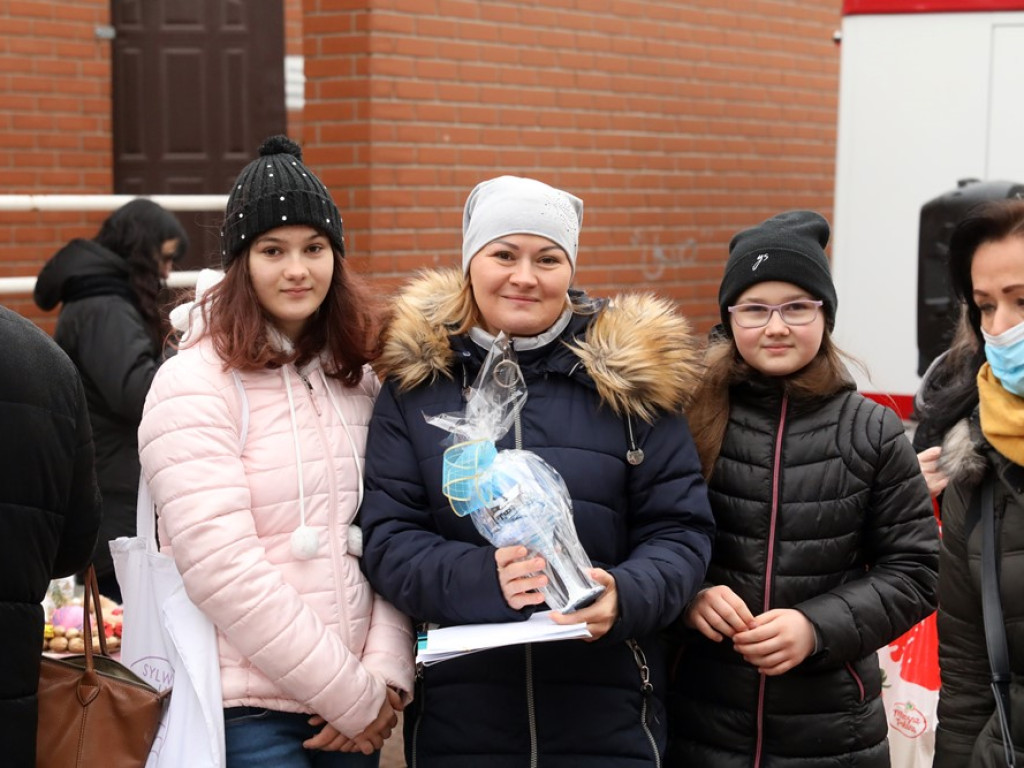 Świąteczny kiermasz i szczytny cel akcji na targowisku [ZDJĘCIA]