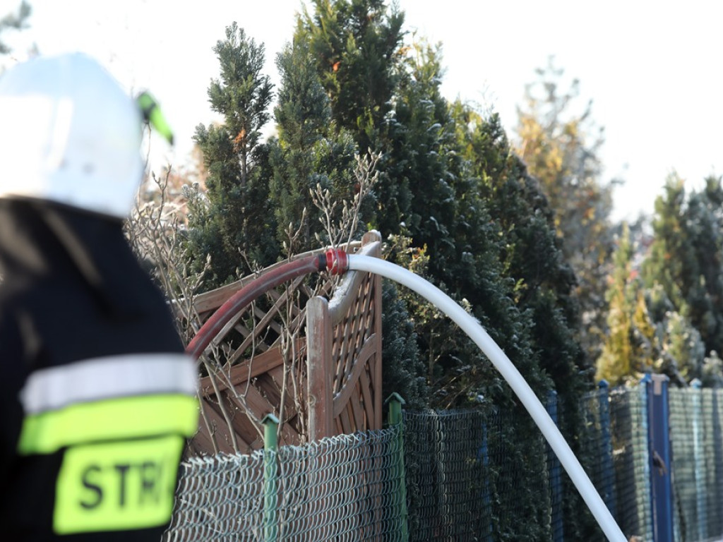 Altana spłonęła doszczętnie. W środku była butla z gazem [ZDJĘCIA]