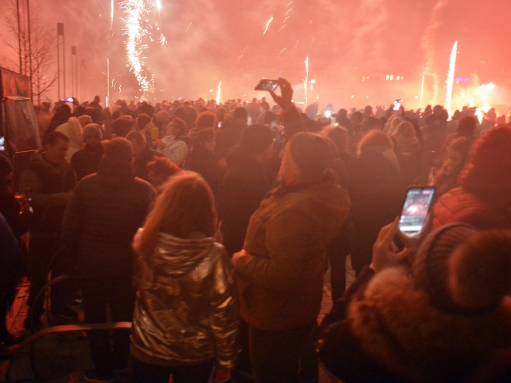 Tak przywitaliśmy Nowy Rok! Tłumy mieszkańców na bulwarze [ZDJĘCIA]