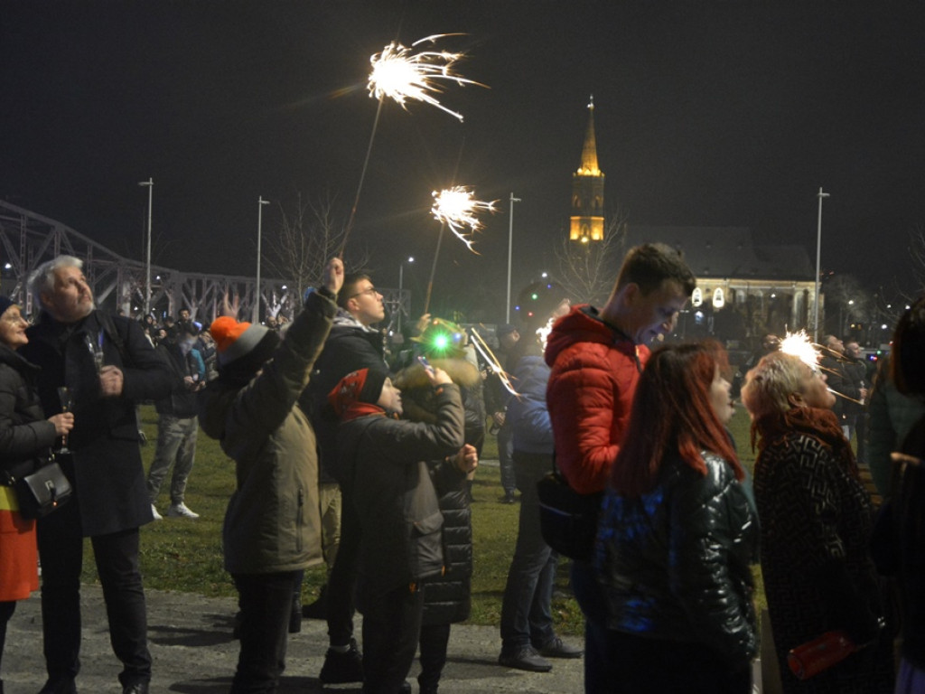 Tak przywitaliśmy Nowy Rok! Tłumy mieszkańców na bulwarze [ZDJĘCIA]