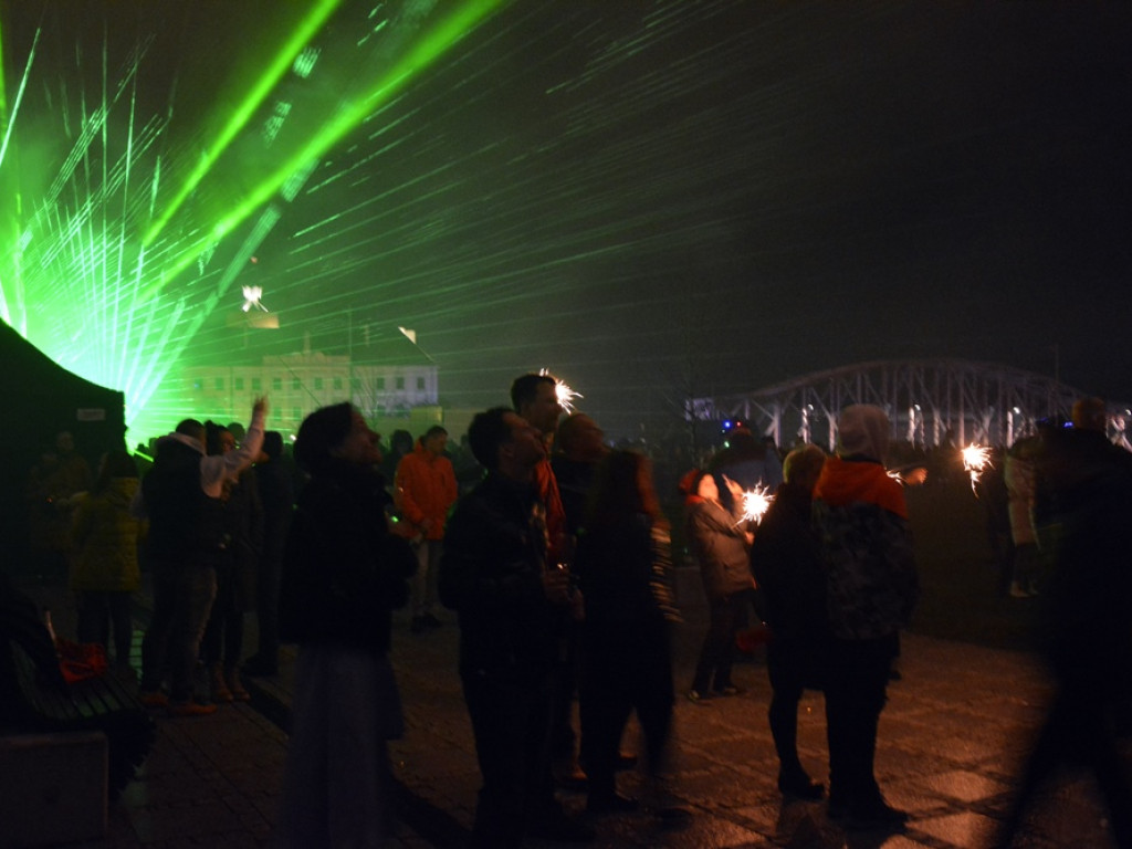 Tak przywitaliśmy Nowy Rok! Tłumy mieszkańców na bulwarze [ZDJĘCIA]