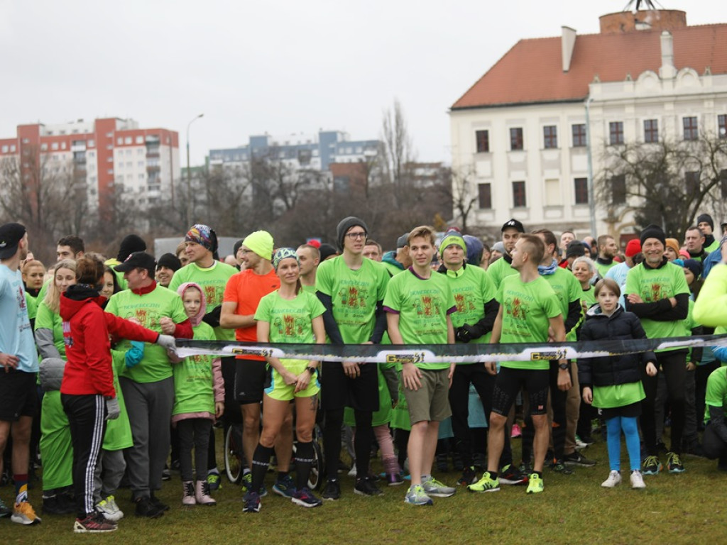 700 uczestników na starcie Noworocznego Marszobiegu w Głogowie [ZDJĘCIA]