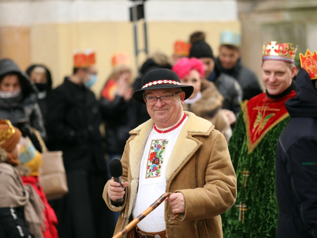Orszak Trzech Króli na głogowskim rynku. Śpiewali kolędy [ZDJĘCIA]