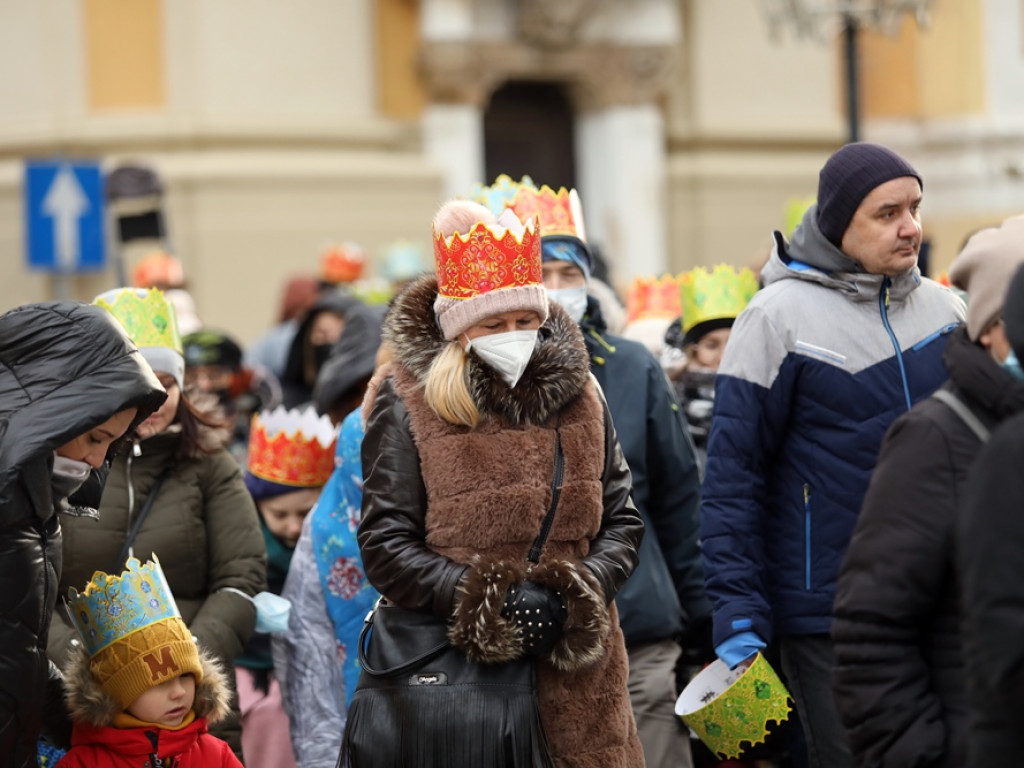 Orszak Trzech Króli na głogowskim rynku. Śpiewali kolędy [ZDJĘCIA]