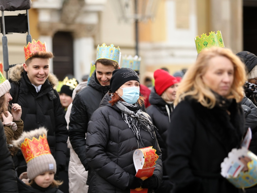 Orszak Trzech Króli na głogowskim rynku. Śpiewali kolędy [ZDJĘCIA]
