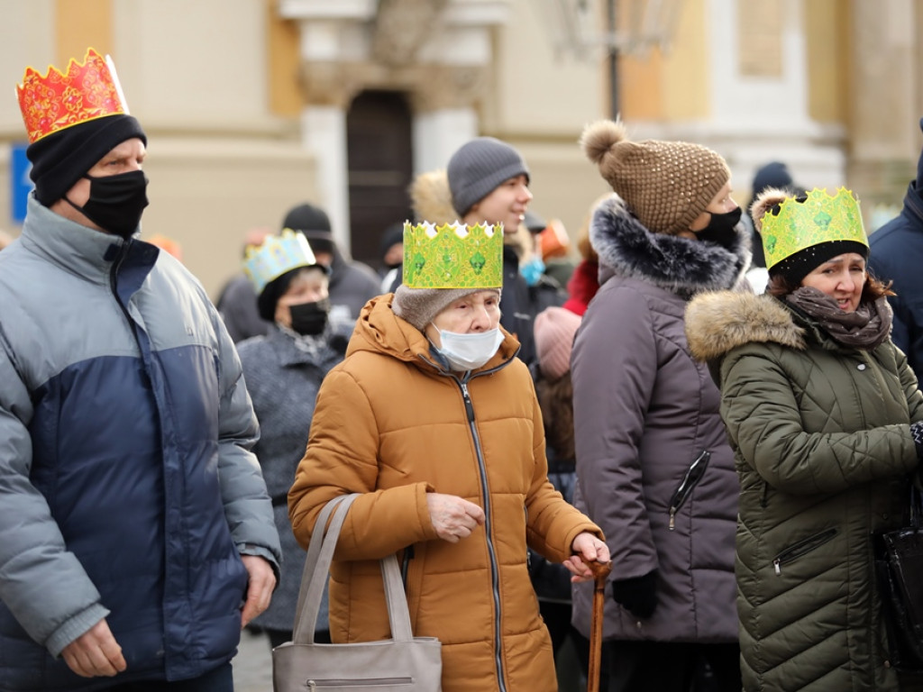 Orszak Trzech Króli na głogowskim rynku. Śpiewali kolędy [ZDJĘCIA]