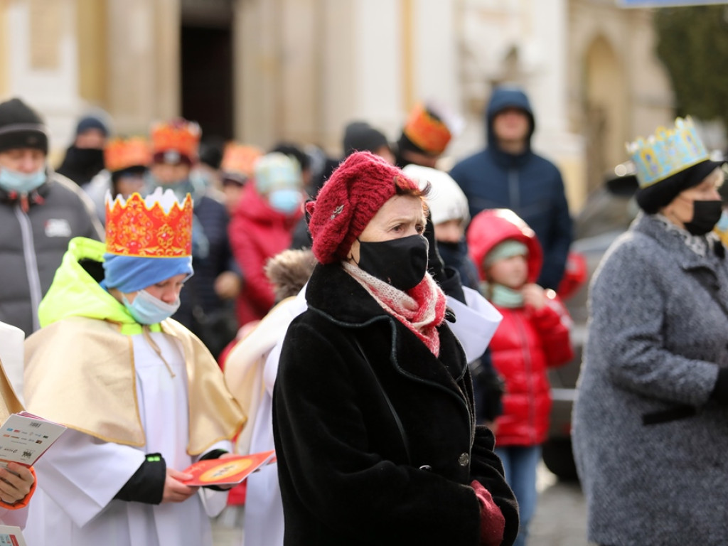 Orszak Trzech Króli na głogowskim rynku. Śpiewali kolędy [ZDJĘCIA]