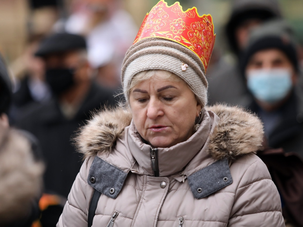 Orszak Trzech Króli na głogowskim rynku. Śpiewali kolędy [ZDJĘCIA]