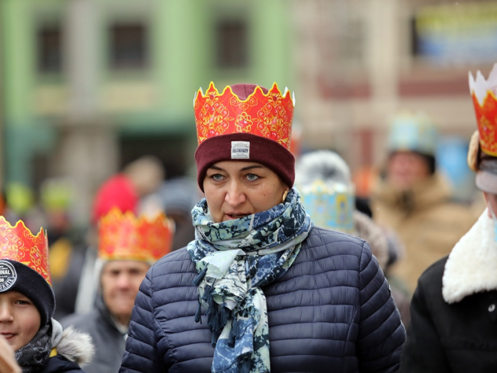 Orszak Trzech Króli na głogowskim rynku. Śpiewali kolędy [ZDJĘCIA]
