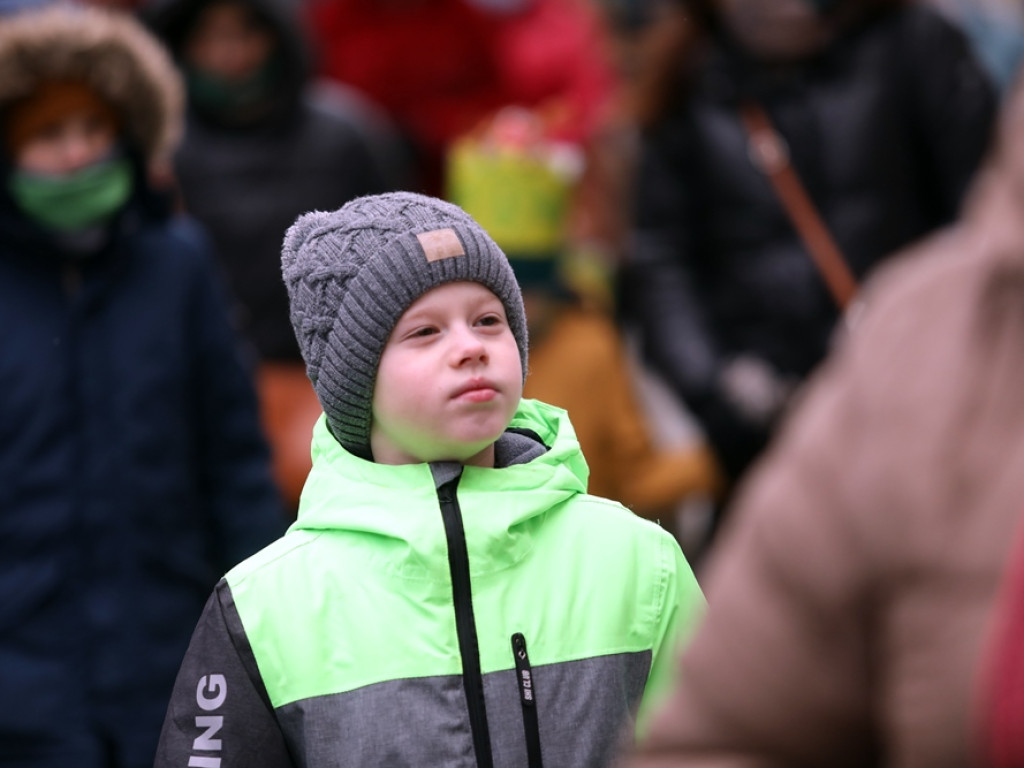 Orszak Trzech Króli na głogowskim rynku. Śpiewali kolędy [ZDJĘCIA]