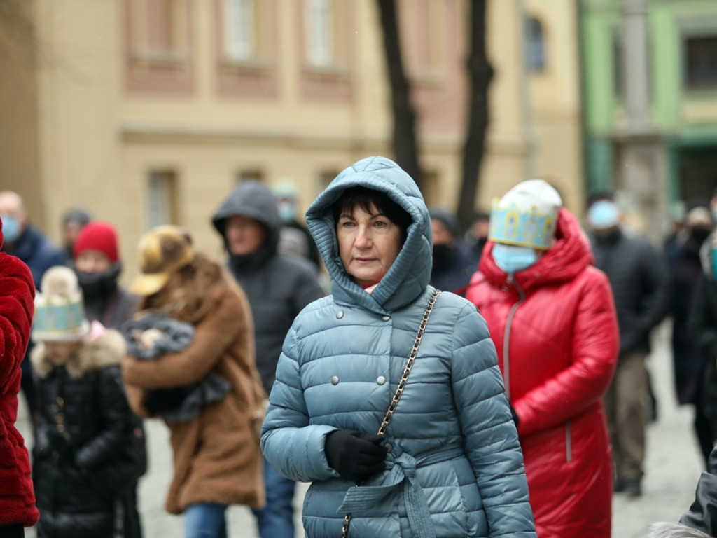 Orszak Trzech Króli na głogowskim rynku. Śpiewali kolędy [ZDJĘCIA]