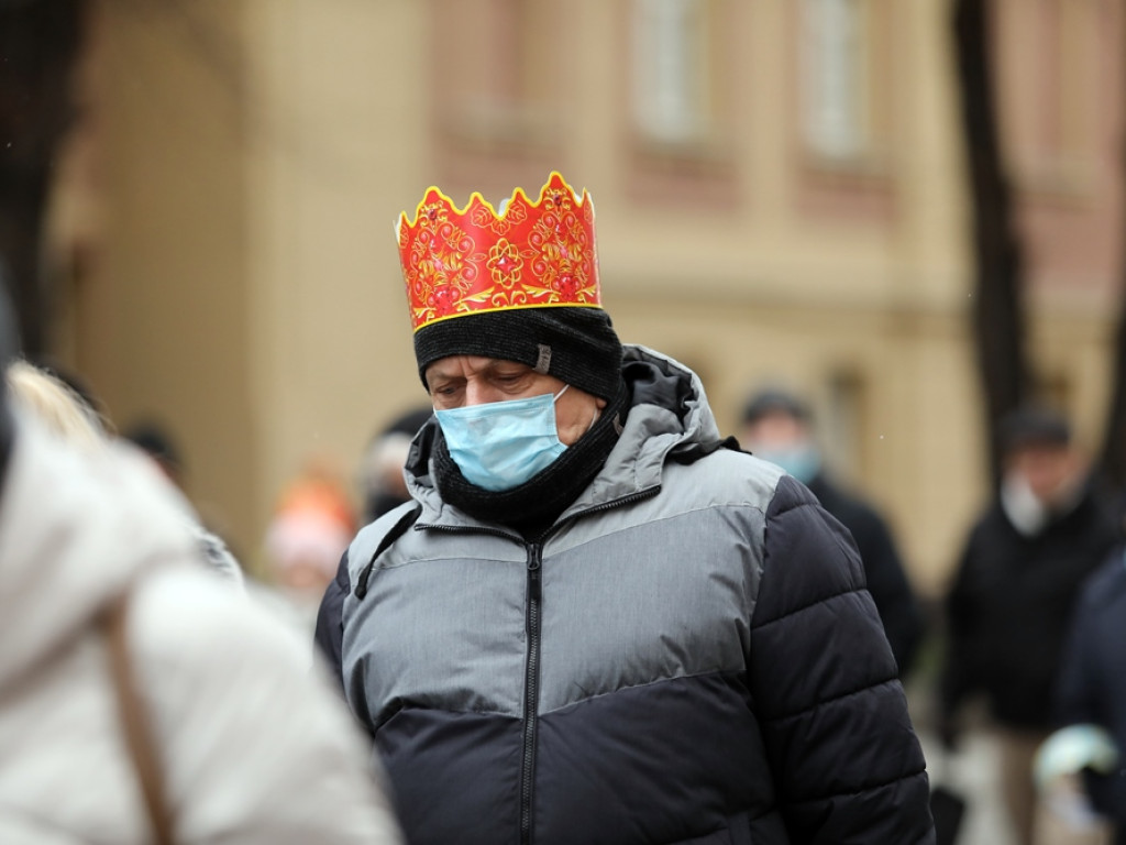 Orszak Trzech Króli na głogowskim rynku. Śpiewali kolędy [ZDJĘCIA]