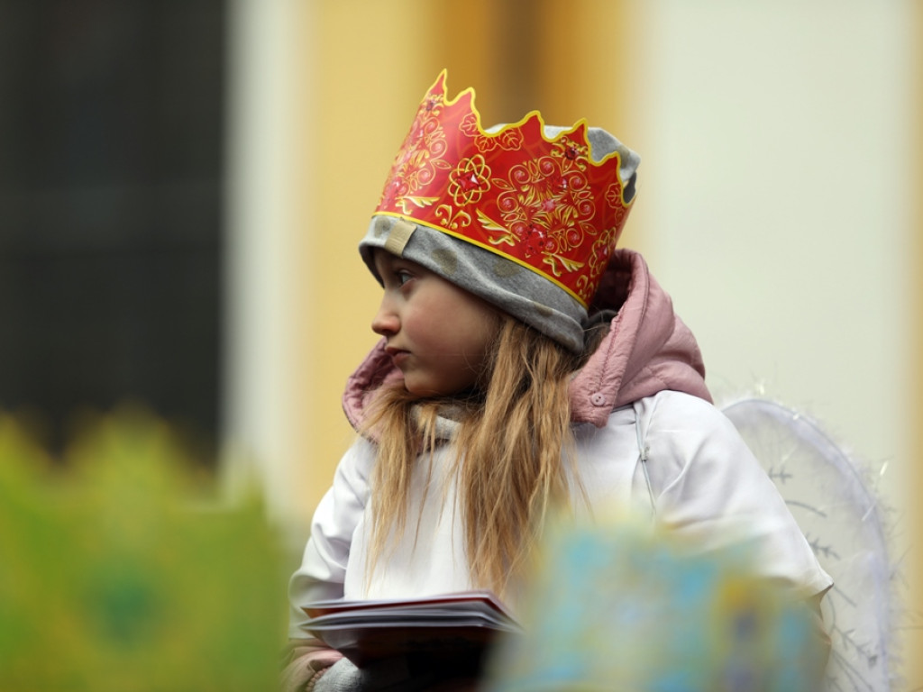 Orszak Trzech Króli na głogowskim rynku. Śpiewali kolędy [ZDJĘCIA]
