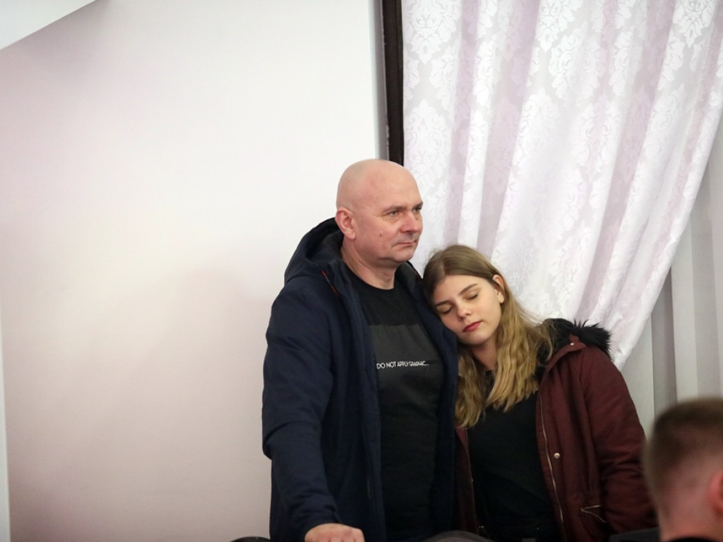 Poloneza czas zacząć. Tak się bawią maturzyści Zespołu Szkół Ekonomicznych [ZDJĘCIA]