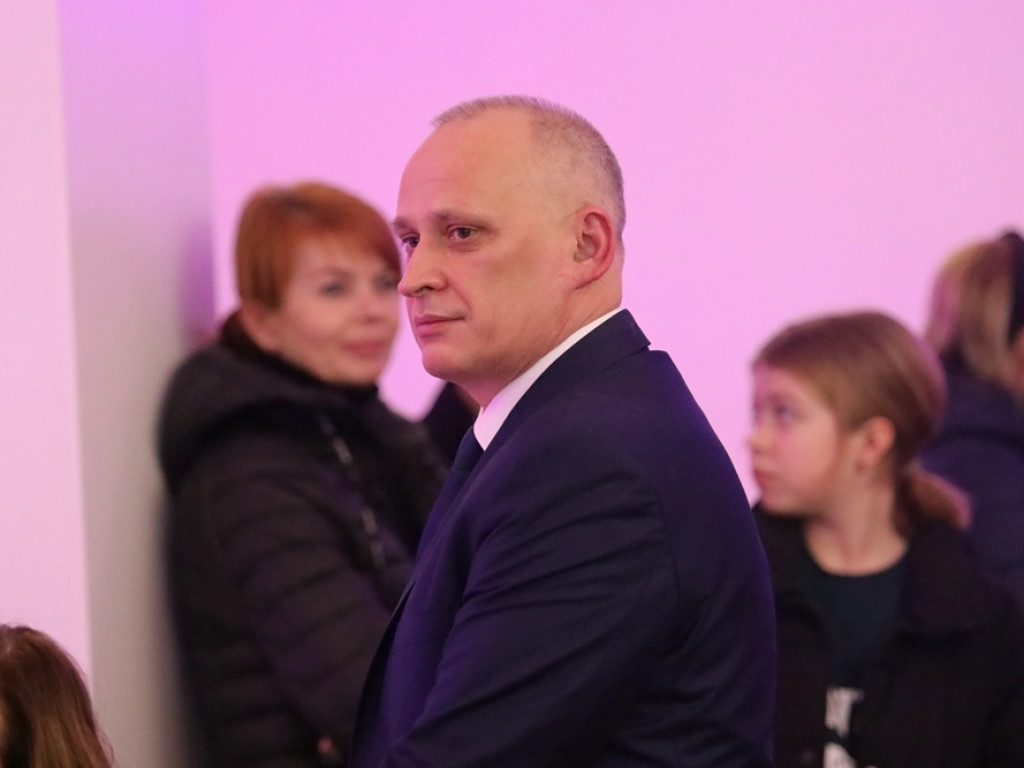 Poloneza czas zacząć. Tak się bawią maturzyści Zespołu Szkół Ekonomicznych [ZDJĘCIA]