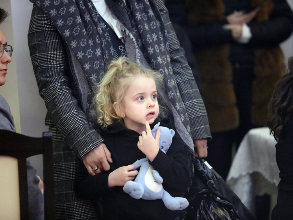 Poloneza czas zacząć. Tak się bawią maturzyści Zespołu Szkół Ekonomicznych [ZDJĘCIA]