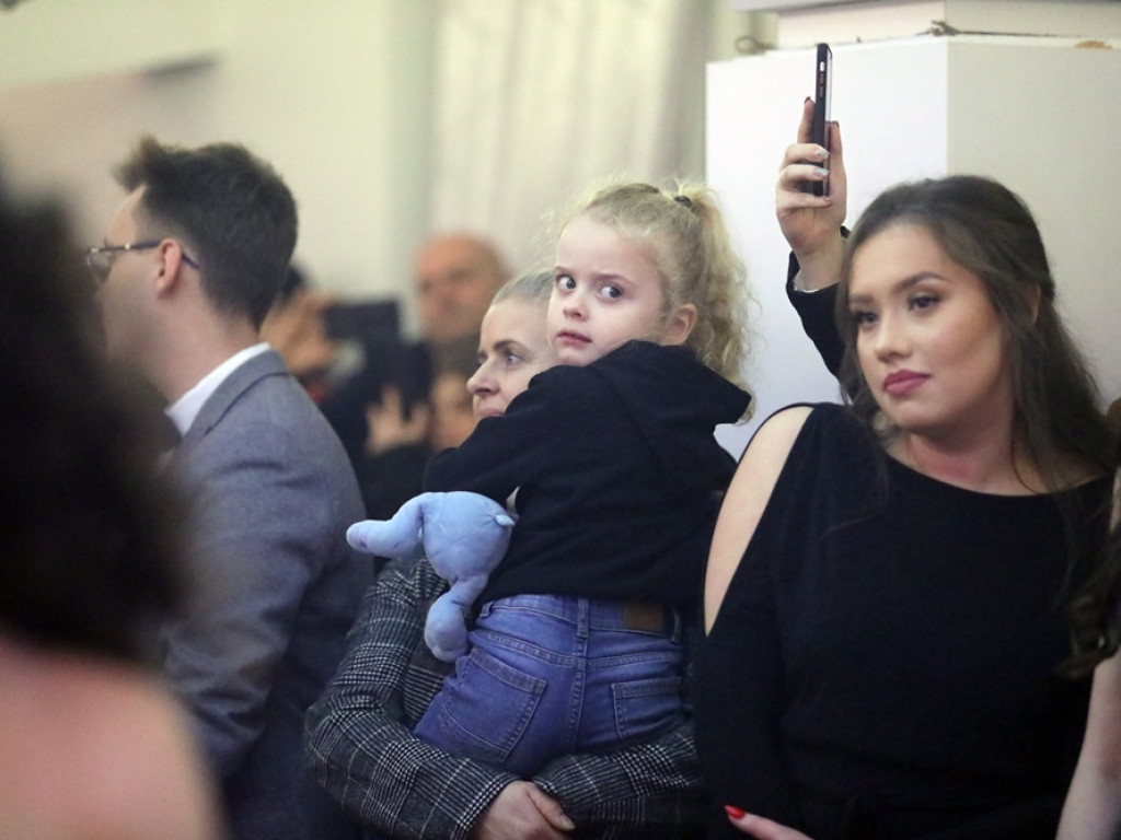 Poloneza czas zacząć. Tak się bawią maturzyści Zespołu Szkół Ekonomicznych [ZDJĘCIA]