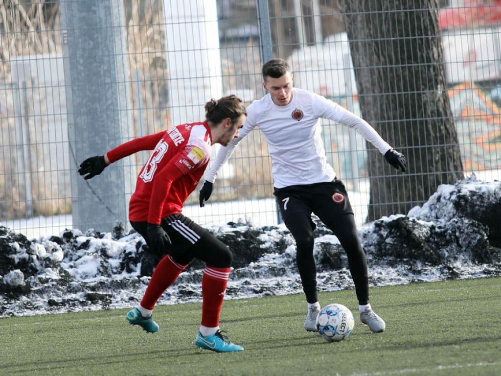 Porażka Chrobrego w sparingu z Miedzią Legnica [ZDJĘCIA]