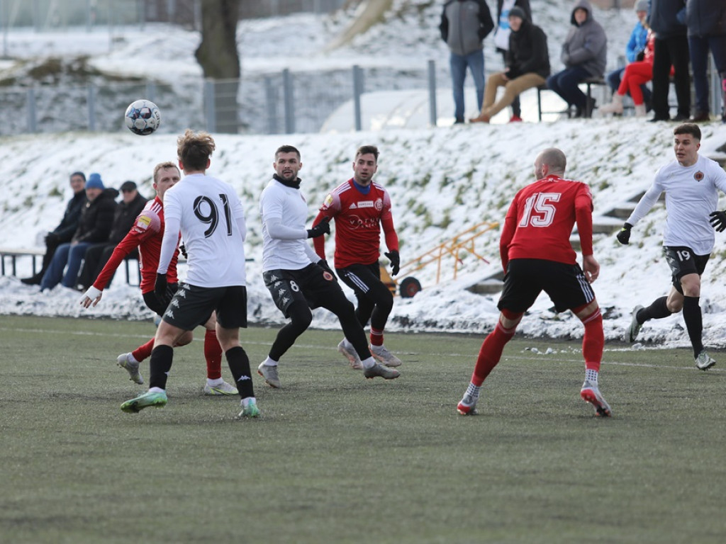 Porażka Chrobrego w sparingu z Miedzią Legnica [ZDJĘCIA]