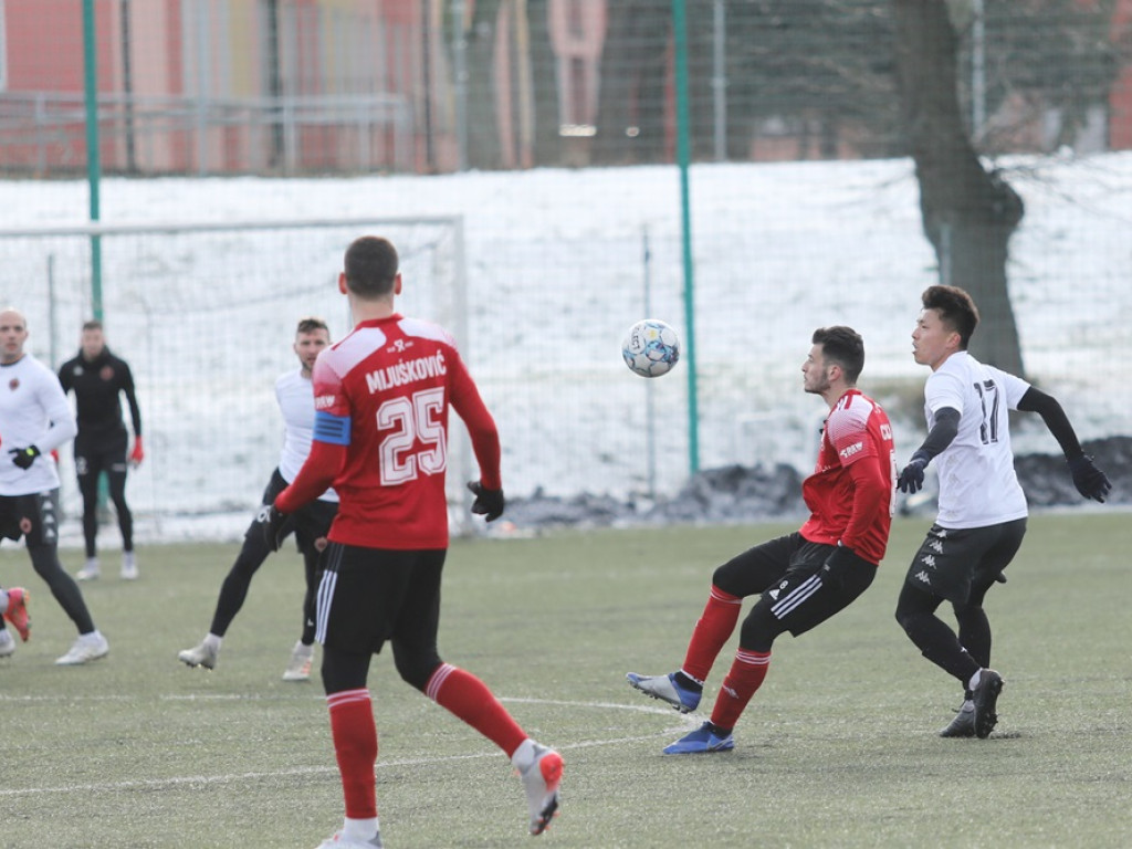 Porażka Chrobrego w sparingu z Miedzią Legnica [ZDJĘCIA]