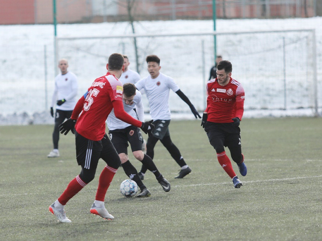 Porażka Chrobrego w sparingu z Miedzią Legnica [ZDJĘCIA]
