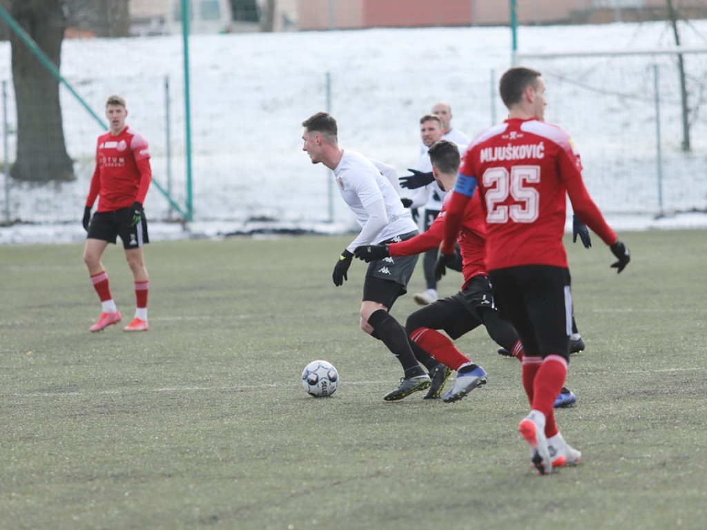 Porażka Chrobrego w sparingu z Miedzią Legnica [ZDJĘCIA]