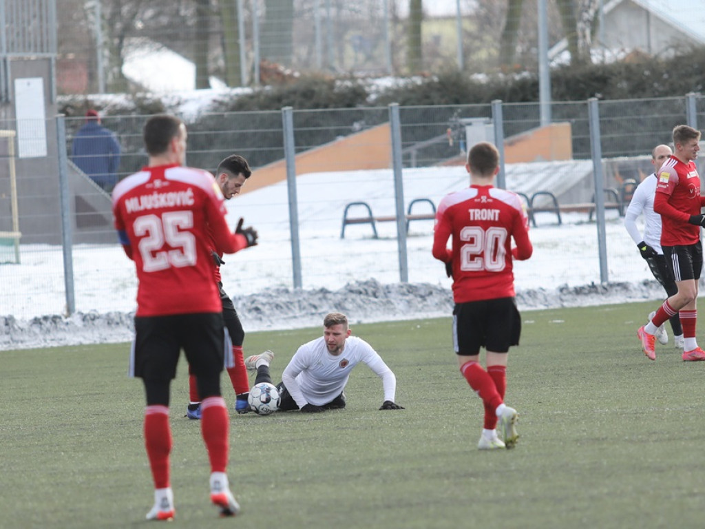 Porażka Chrobrego w sparingu z Miedzią Legnica [ZDJĘCIA]