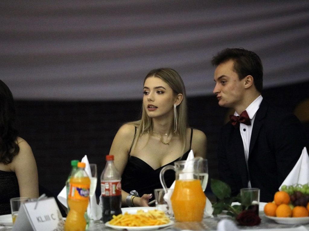 103 dni do matury! Studniówkowy bal uczniów I Liceum Ogólnokształcącego w Głogowie [ZDJĘCIA]