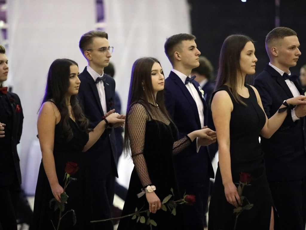 103 dni do matury! Studniówkowy bal uczniów I Liceum Ogólnokształcącego w Głogowie [ZDJĘCIA]