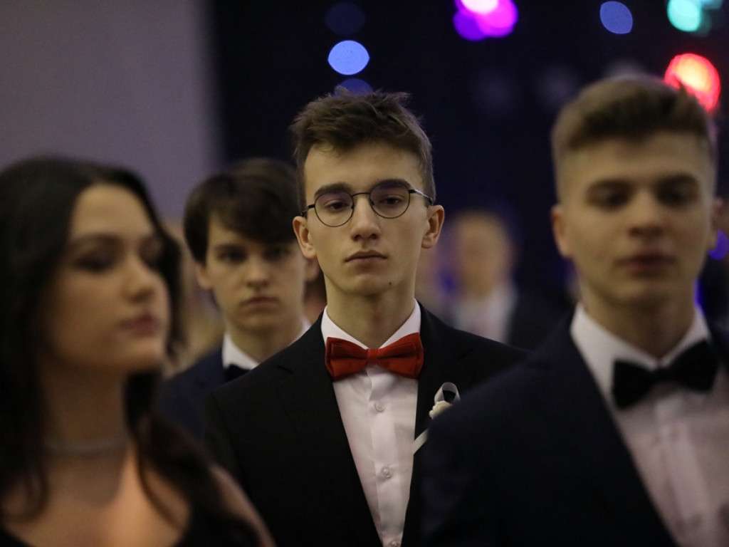 103 dni do matury! Studniówkowy bal uczniów I Liceum Ogólnokształcącego w Głogowie [ZDJĘCIA]