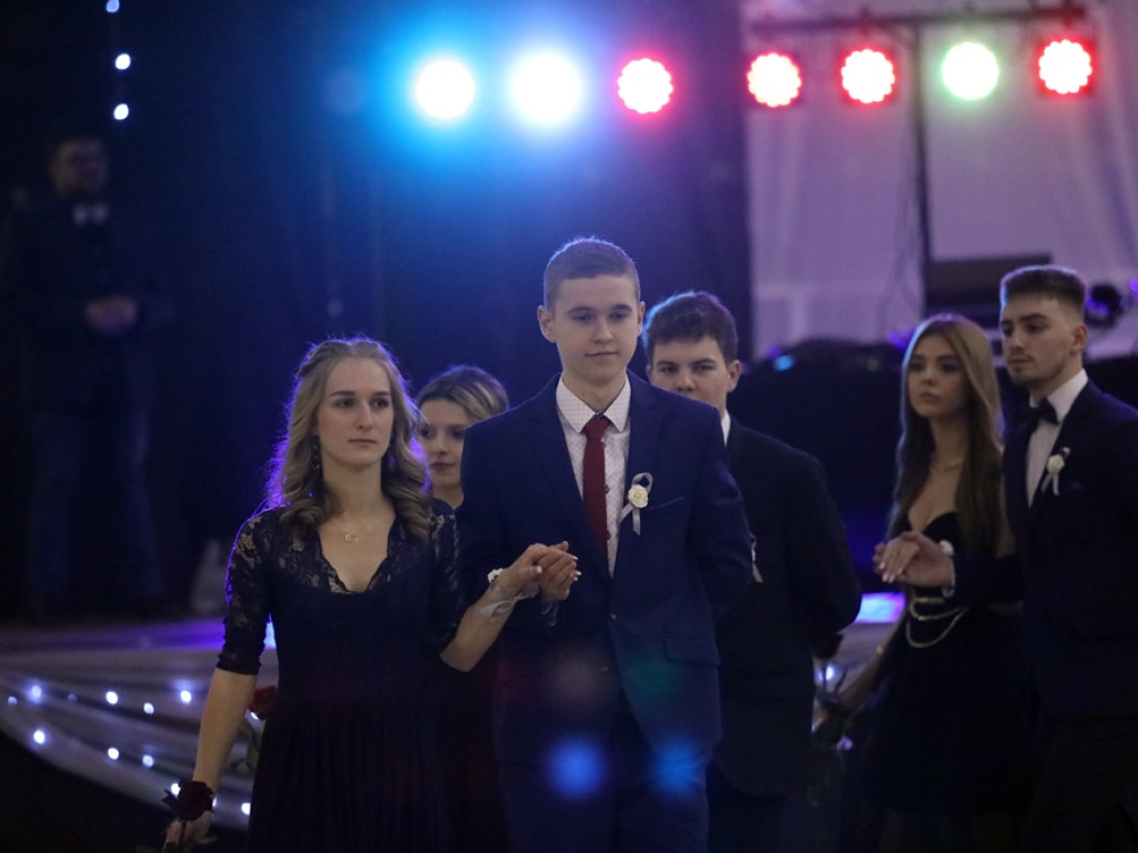 103 dni do matury! Studniówkowy bal uczniów I Liceum Ogólnokształcącego w Głogowie [ZDJĘCIA]