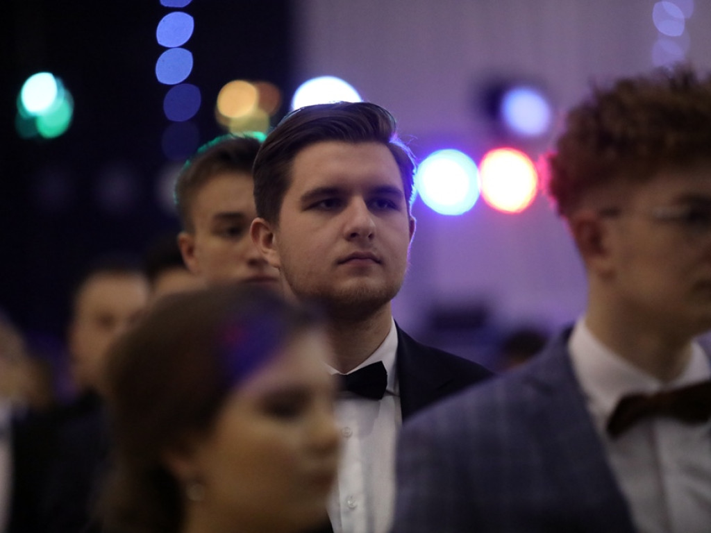 103 dni do matury! Studniówkowy bal uczniów I Liceum Ogólnokształcącego w Głogowie [ZDJĘCIA]