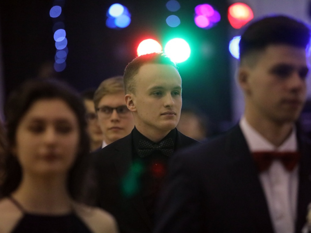 103 dni do matury! Studniówkowy bal uczniów I Liceum Ogólnokształcącego w Głogowie [ZDJĘCIA]