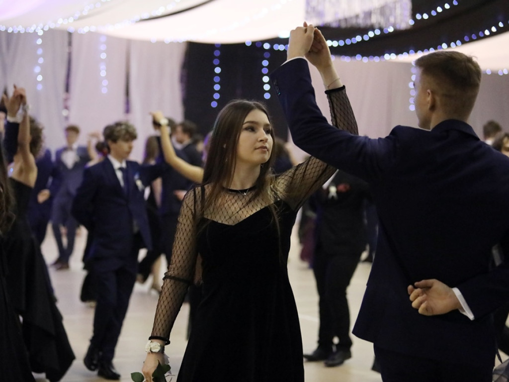 103 dni do matury! Studniówkowy bal uczniów I Liceum Ogólnokształcącego w Głogowie [ZDJĘCIA]
