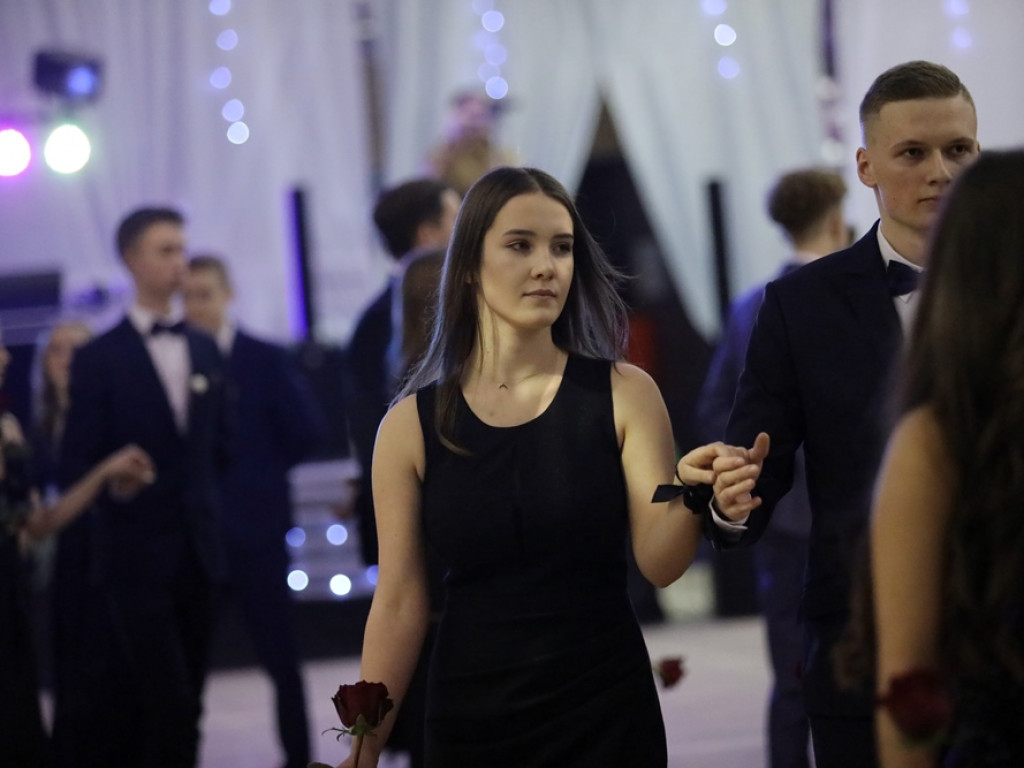 103 dni do matury! Studniówkowy bal uczniów I Liceum Ogólnokształcącego w Głogowie [ZDJĘCIA]