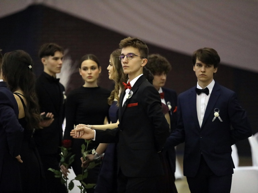 103 dni do matury! Studniówkowy bal uczniów I Liceum Ogólnokształcącego w Głogowie [ZDJĘCIA]