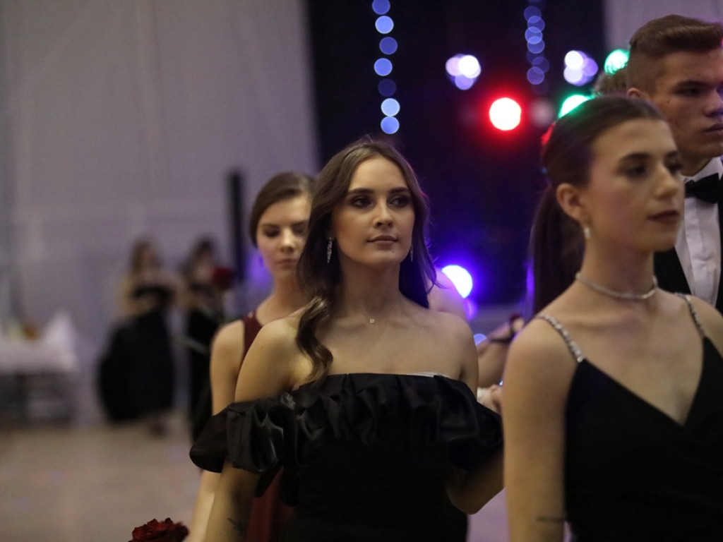 103 dni do matury! Studniówkowy bal uczniów I Liceum Ogólnokształcącego w Głogowie [ZDJĘCIA]