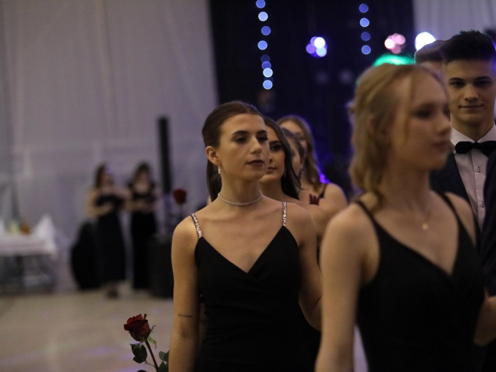 103 dni do matury! Studniówkowy bal uczniów I Liceum Ogólnokształcącego w Głogowie [ZDJĘCIA]
