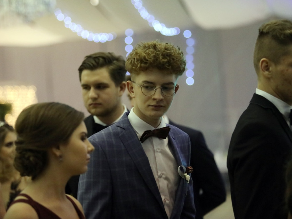 103 dni do matury! Studniówkowy bal uczniów I Liceum Ogólnokształcącego w Głogowie [ZDJĘCIA]