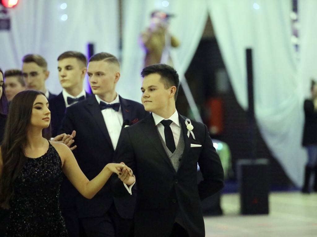 103 dni do matury! Studniówkowy bal uczniów I Liceum Ogólnokształcącego w Głogowie [ZDJĘCIA]