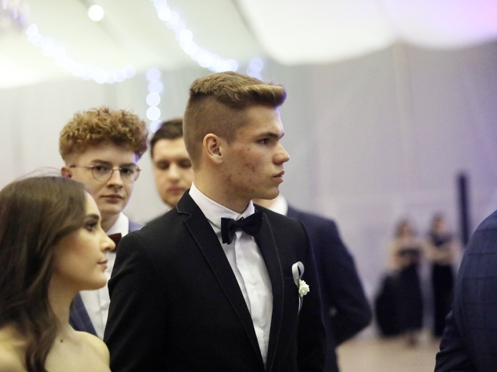 103 dni do matury! Studniówkowy bal uczniów I Liceum Ogólnokształcącego w Głogowie [ZDJĘCIA]