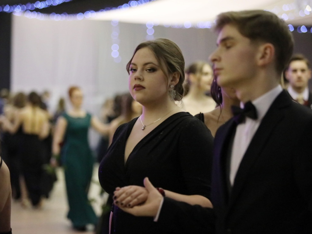103 dni do matury! Studniówkowy bal uczniów I Liceum Ogólnokształcącego w Głogowie [ZDJĘCIA]