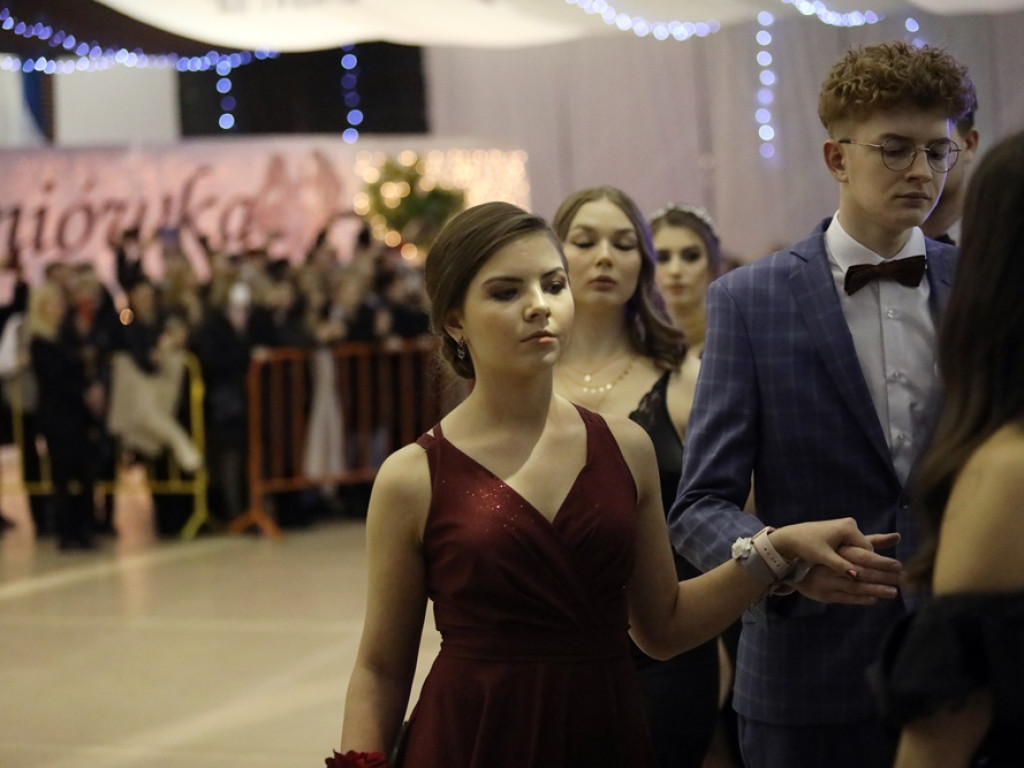 103 dni do matury! Studniówkowy bal uczniów I Liceum Ogólnokształcącego w Głogowie [ZDJĘCIA]
