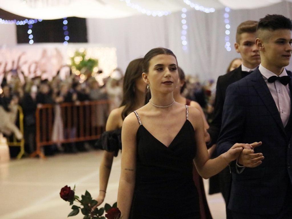 103 dni do matury! Studniówkowy bal uczniów I Liceum Ogólnokształcącego w Głogowie [ZDJĘCIA]
