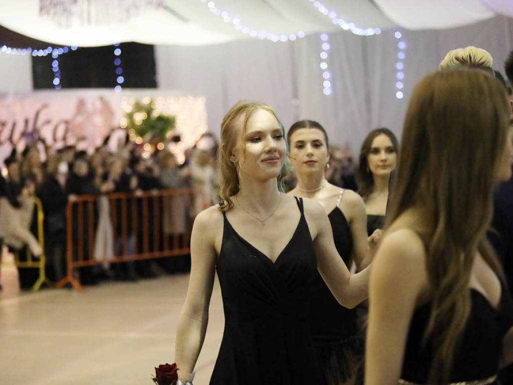 103 dni do matury! Studniówkowy bal uczniów I Liceum Ogólnokształcącego w Głogowie [ZDJĘCIA]