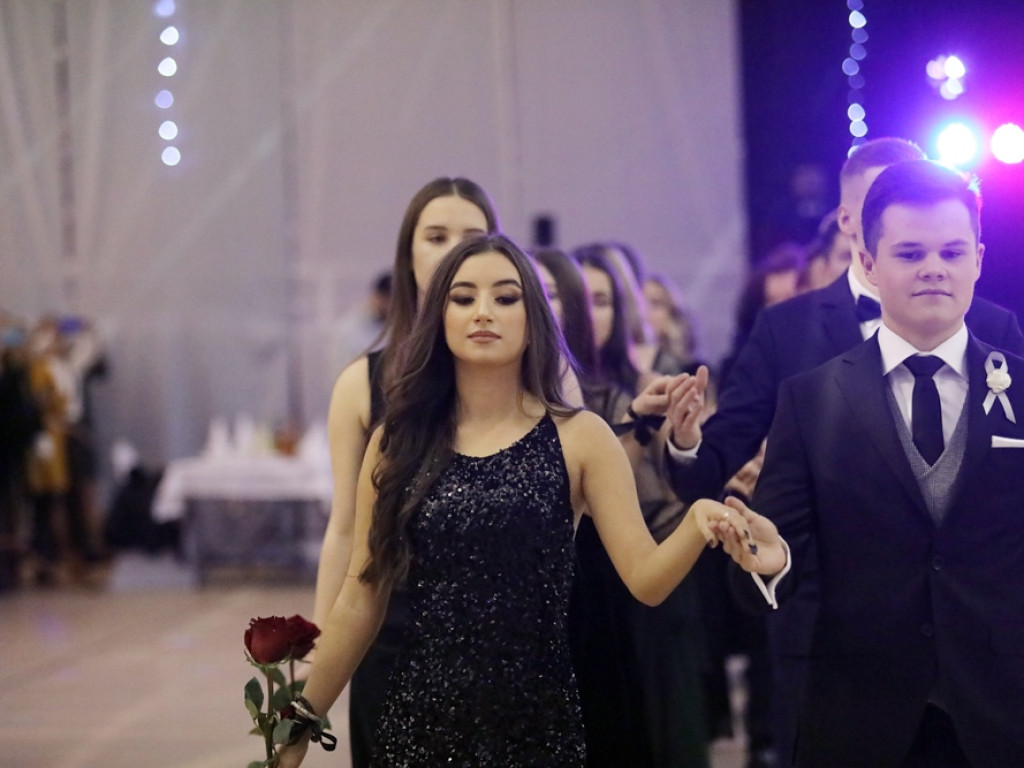 103 dni do matury! Studniówkowy bal uczniów I Liceum Ogólnokształcącego w Głogowie [ZDJĘCIA]