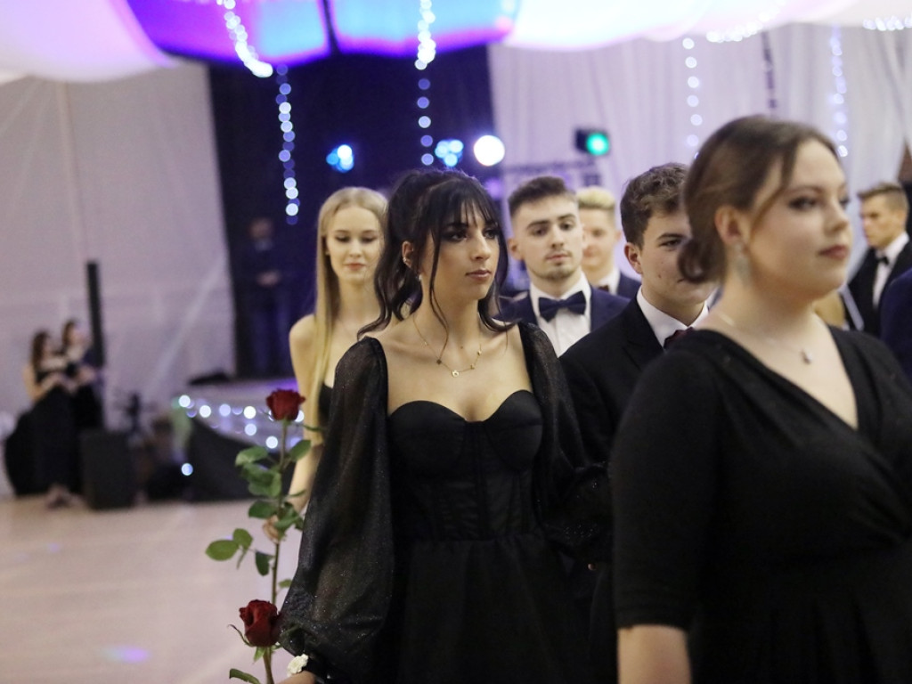 103 dni do matury! Studniówkowy bal uczniów I Liceum Ogólnokształcącego w Głogowie [ZDJĘCIA]