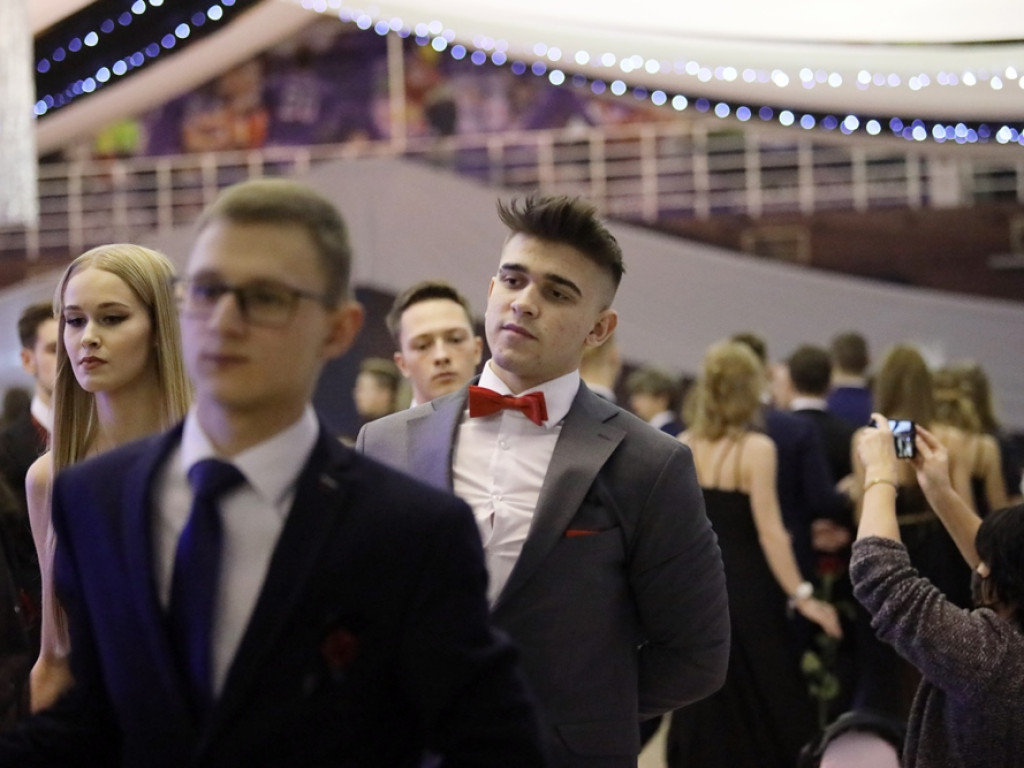 103 dni do matury! Studniówkowy bal uczniów I Liceum Ogólnokształcącego w Głogowie [ZDJĘCIA]